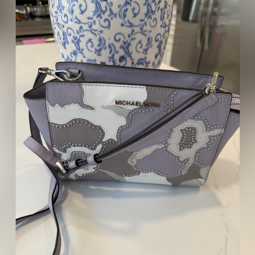 Michael Kors Lilac Leather Crossbody Crossbody - Floral Appliqué